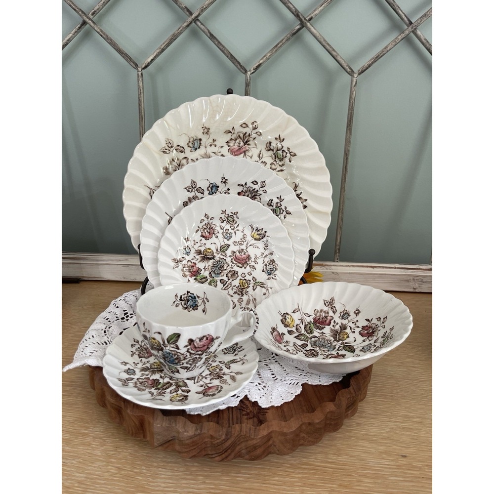Vintage Johnson Brothers Staffordshire Bouquet 6 Piece Setting England IRONSTONE